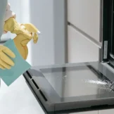 68b84bbab10bebe1a35f91e0_service-person-cleaning-kitchen-appliances